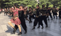 吃瓜群众的广场舞,吃瓜群众的欢乐盛宴