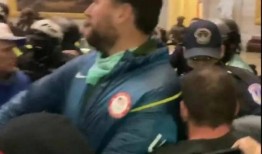 穿越新婚夜当吃瓜群众,见证一场意外吃瓜大戏