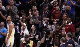 吃瓜群众的总决赛,总决赛巅峰对决，精彩瞬间回顾